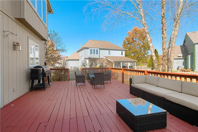 $540,000 | 304 Northeast Hidden Valley Way, Lee's Summit, MO 64064