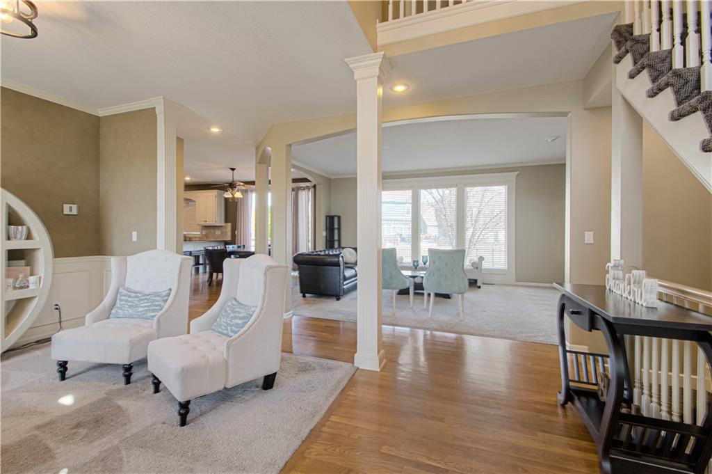 304 Northeast Hidden Valley Way Lee's Summit, MO 64064 - Photo 5 of 39