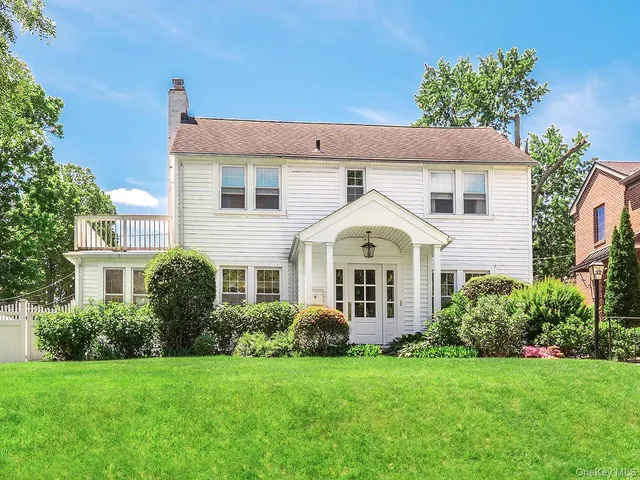 $6,800 | 32 Valley View Road, Great Neck, NY 11021