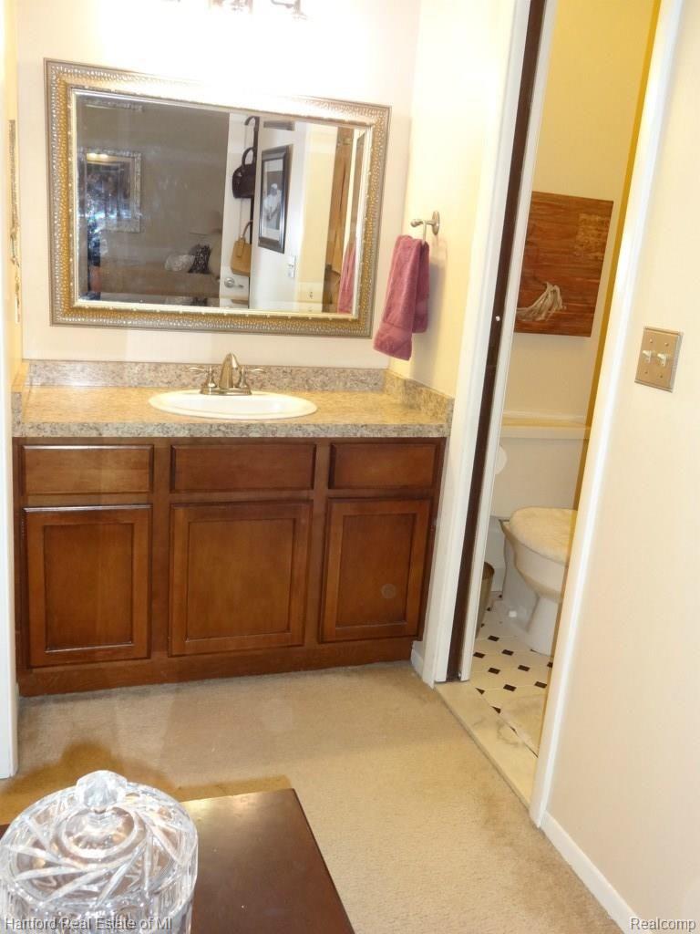 23153 Farmington Road Farmington, MI 48336 - Photo 12 of 15 DSC01707.jpg