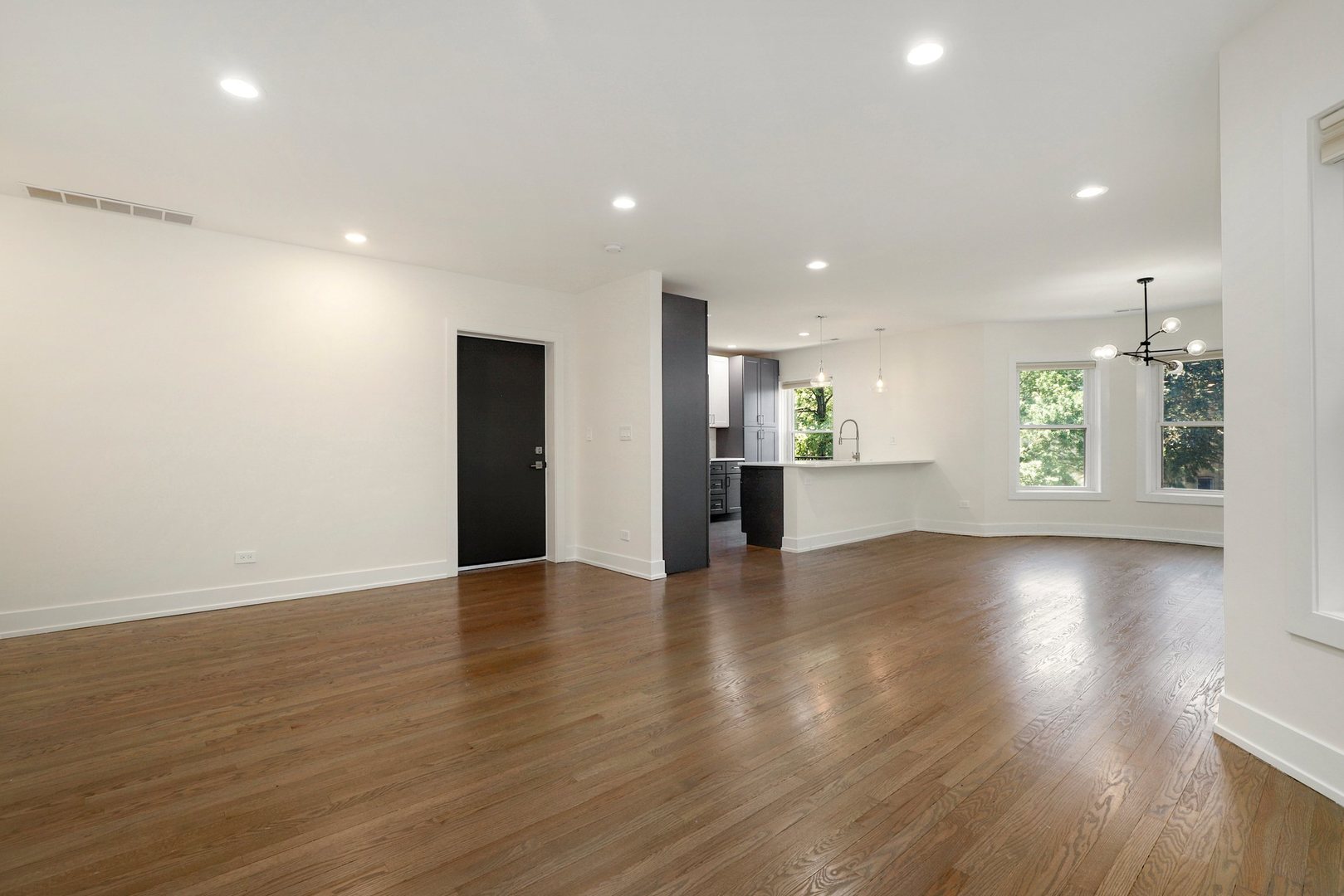 4065 North Sheridan Road, Unit 2N Chicago, IL 60613 - Photo 12 of 34 an empty room with wooden floor and windows