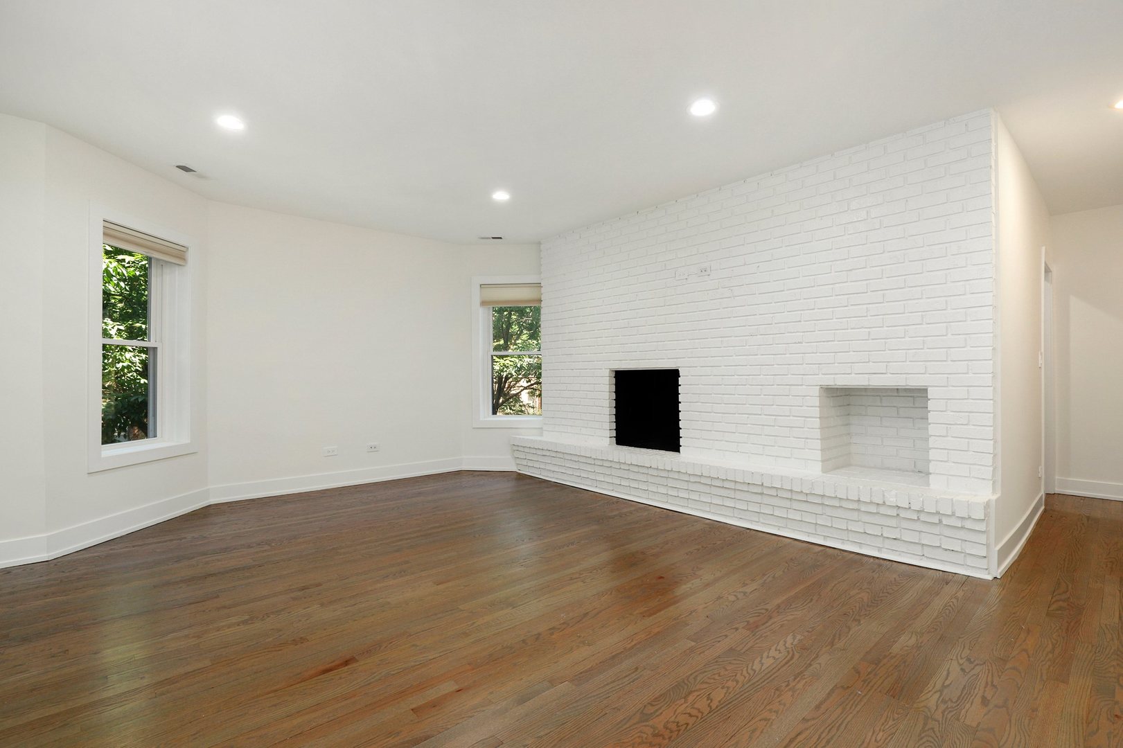 4065 North Sheridan Road, Unit 2N Chicago, IL 60613 - Photo 13 of 34 a view of an empty room with wooden floor and a window