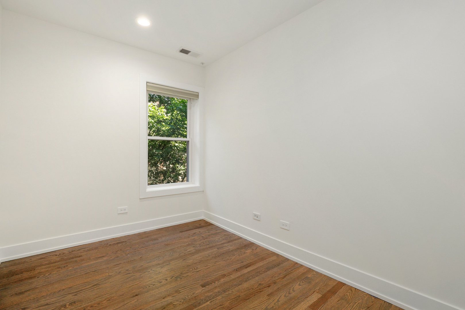 4065 North Sheridan Road, Unit 2N Chicago, IL 60613 - Photo 18 of 34 an empty room with wooden floor and window