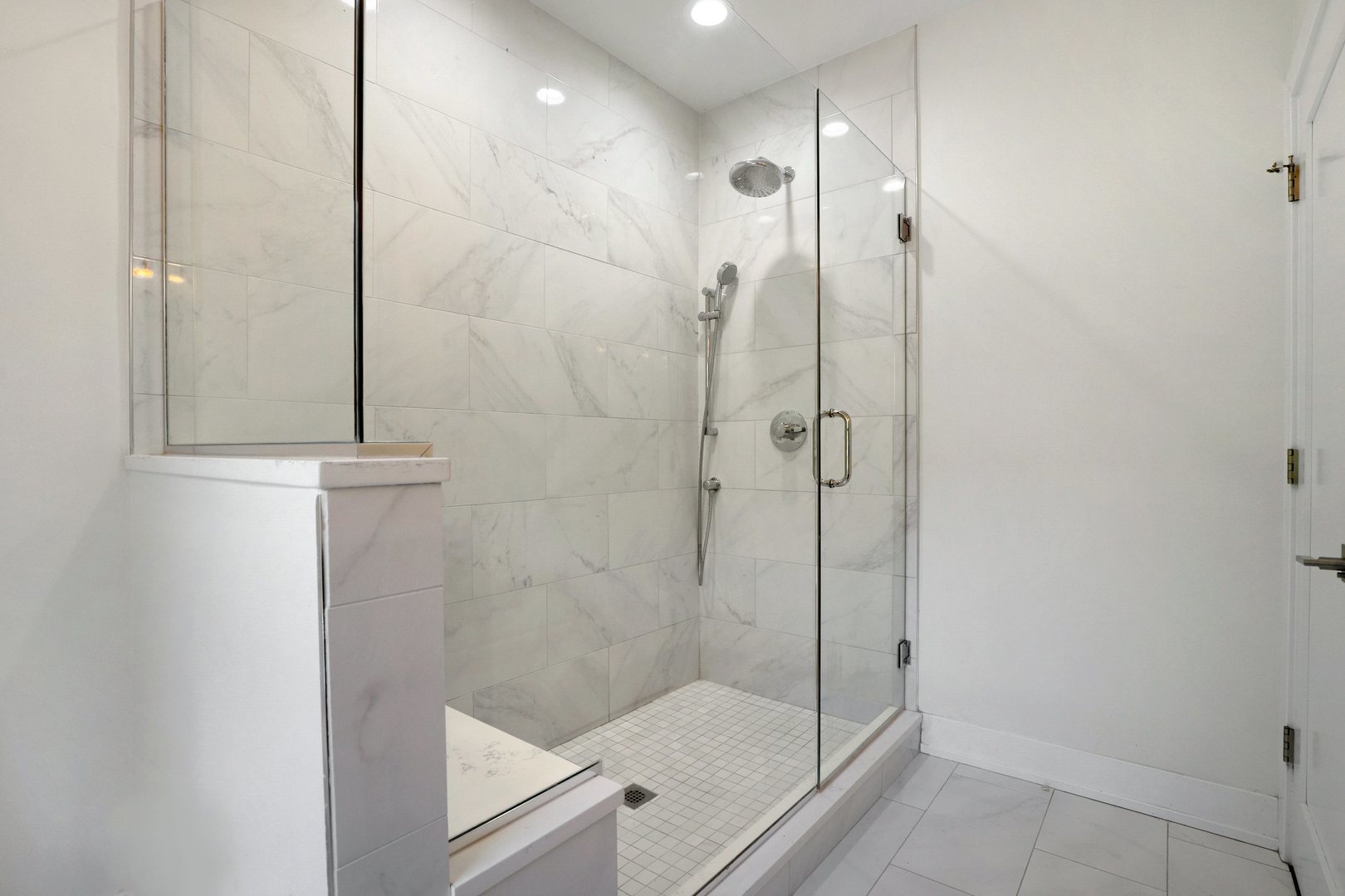 4065 North Sheridan Road, Unit 2N Chicago, IL 60613 - Photo 29 of 34 a bathroom with a shower