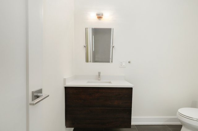4065 North Sheridan Road, Unit 2N Chicago, IL 60613 - Photo 31 of 34 a bathroom with a sink and a toilet