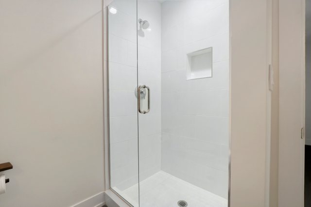 4065 North Sheridan Road, Unit 2N Chicago, IL 60613 - Photo 32 of 34 a bathroom with a shower