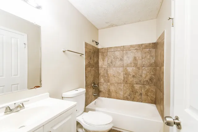 $2,250 | 6523 Woodmere Circle, Indianapolis, IN 46260