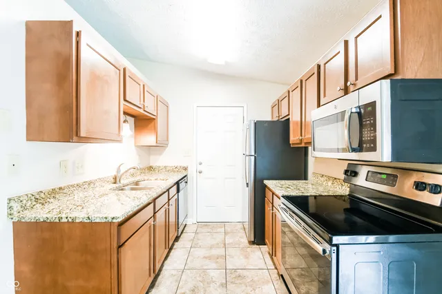 $2,250 | 6523 Woodmere Circle, Indianapolis, IN 46260