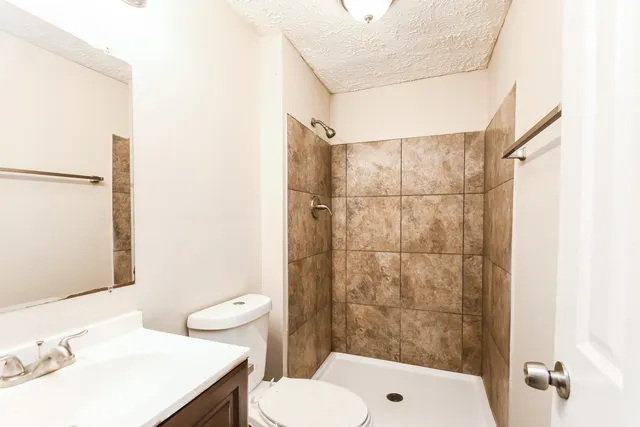 $2,250 | 6523 Woodmere Circle, Indianapolis, IN 46260