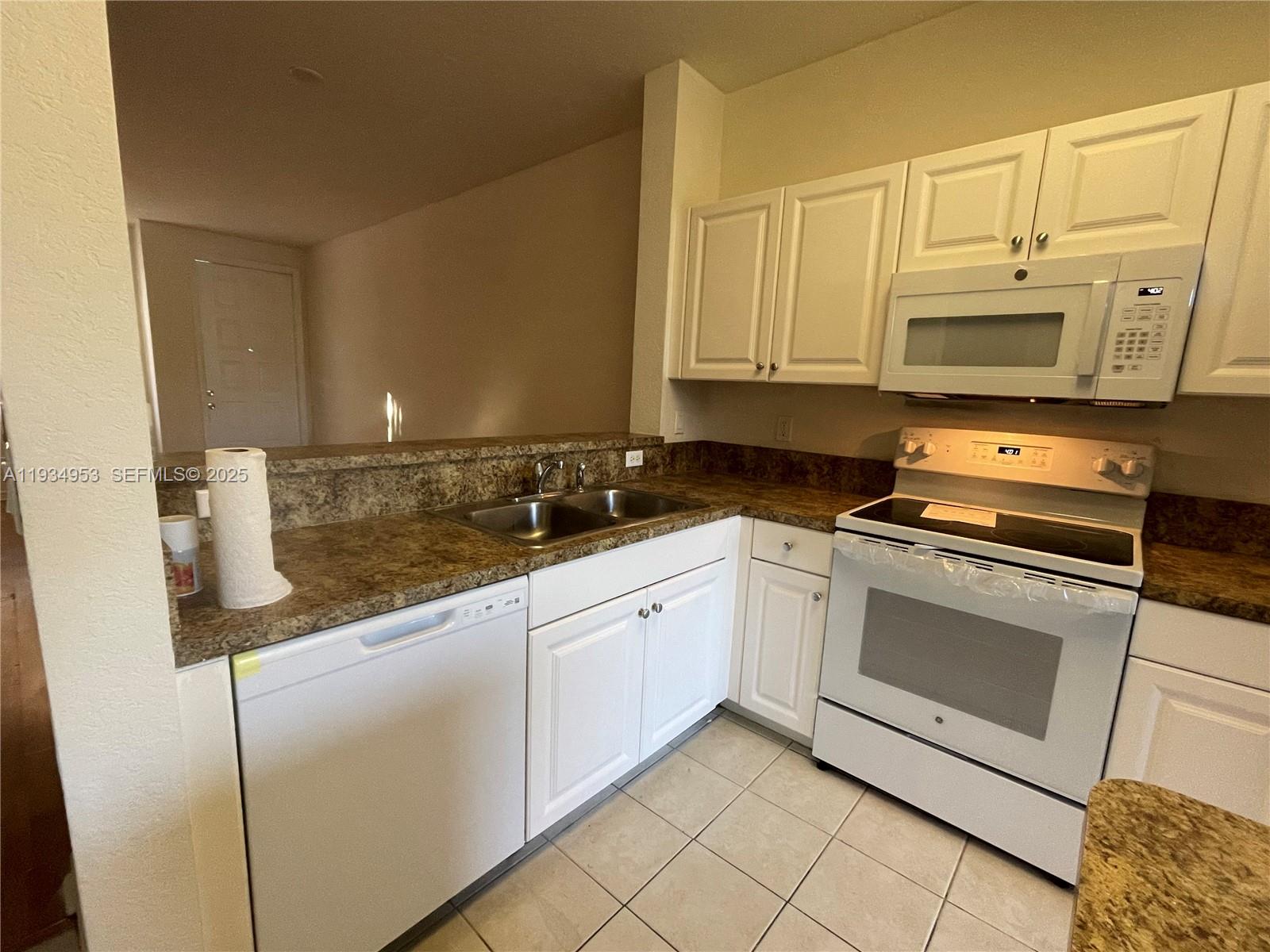 3550 Oleander Terrace Riviera Beach, FL 33404 - Photo 5 of 20