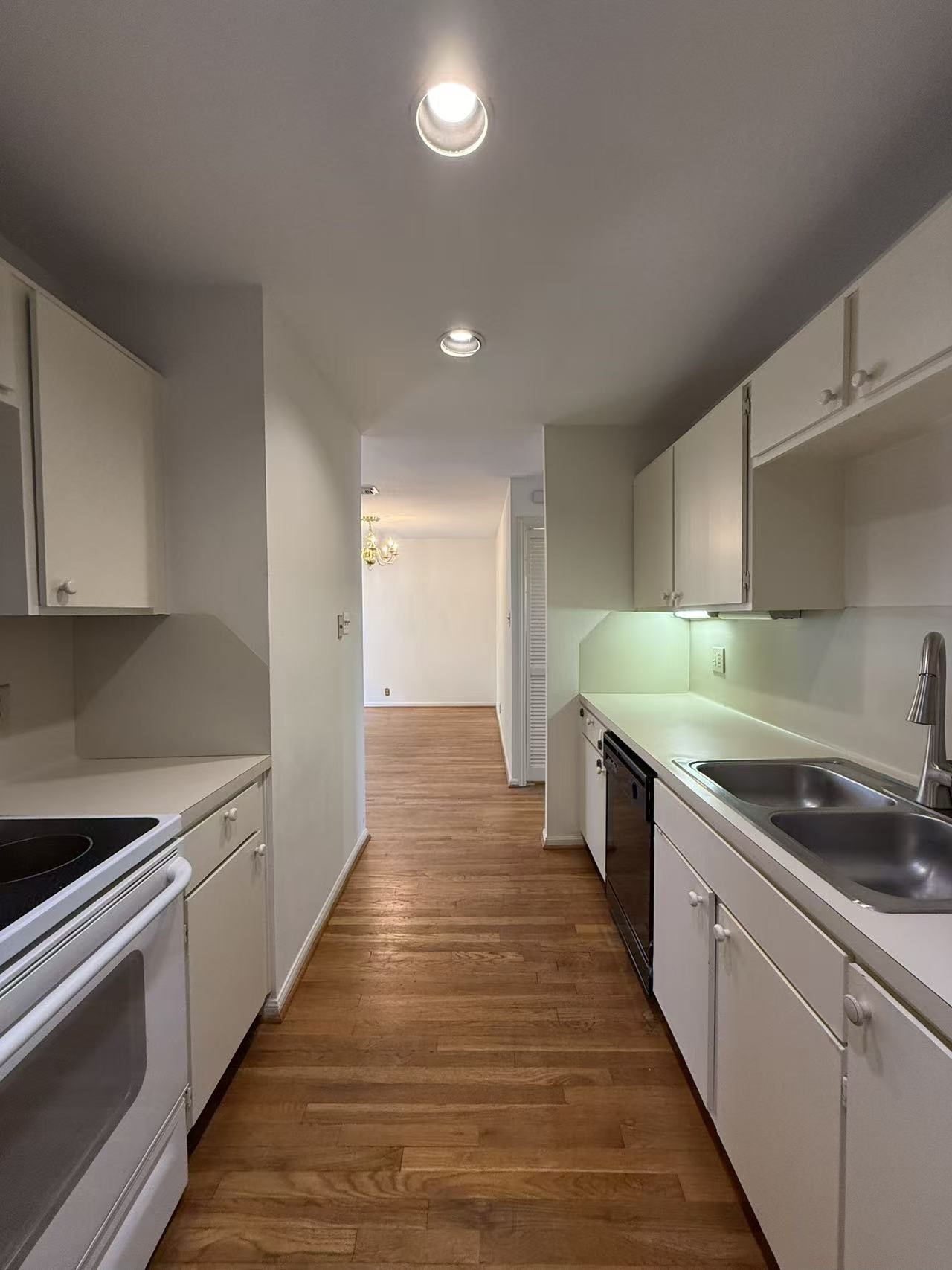 2829 Timmons Lane, Unit 176 Houston, TX 77027 - Photo 5 of 23