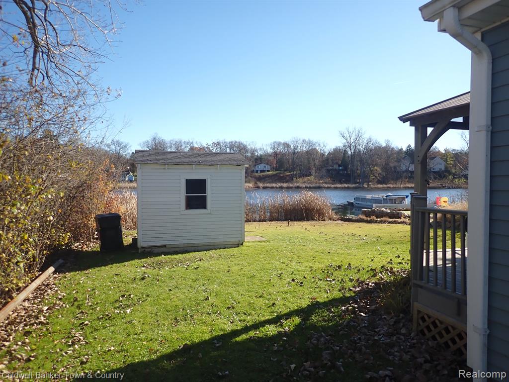 8813 Riverside Drive Brighton, MI 48116 - Photo 8 of 29 Gallery Image 8