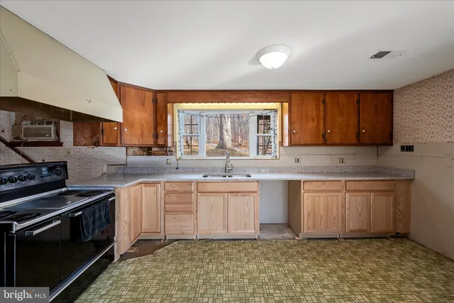 a view of walk in closet with empty room