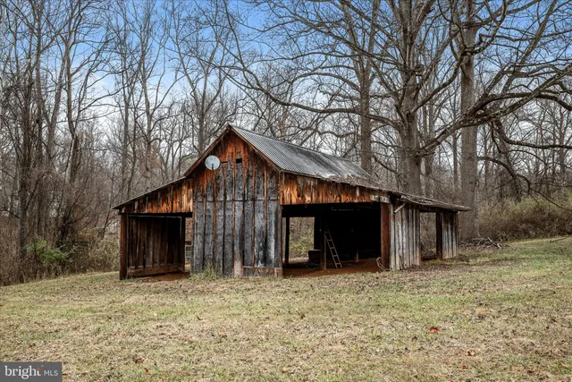 a view of a livingroom with furniture hardwood floor and a ceiling fan