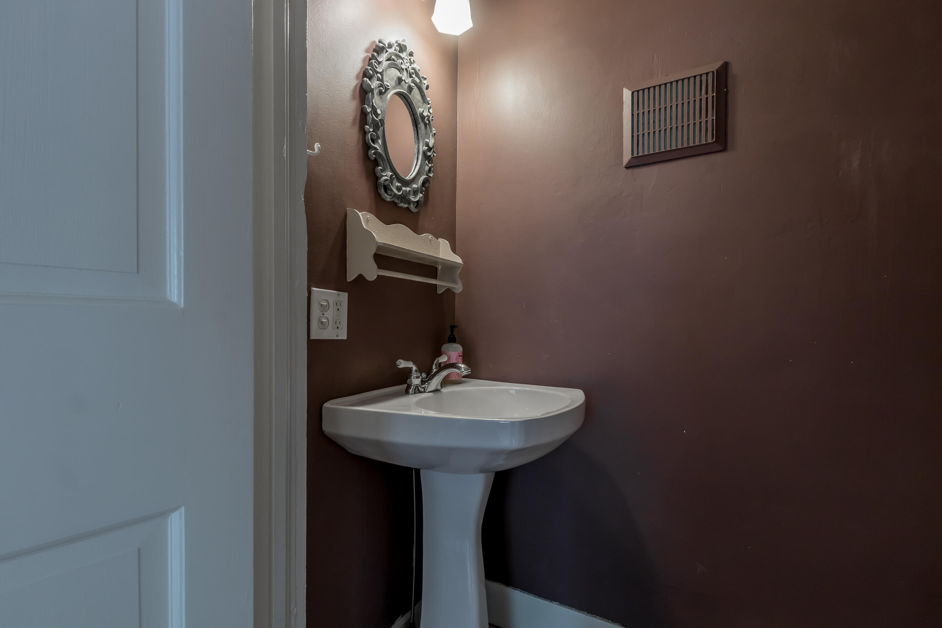 24 Hanover Street, Unit A Portland, ME 04101 - Photo 24 of 62 20210528EG-72024