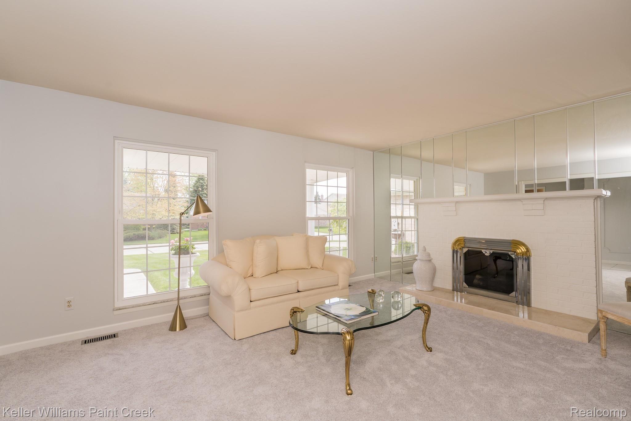 518 Kentucky Drive Rochester, MI 48307 - Photo 12 of 42 Spacious living room...