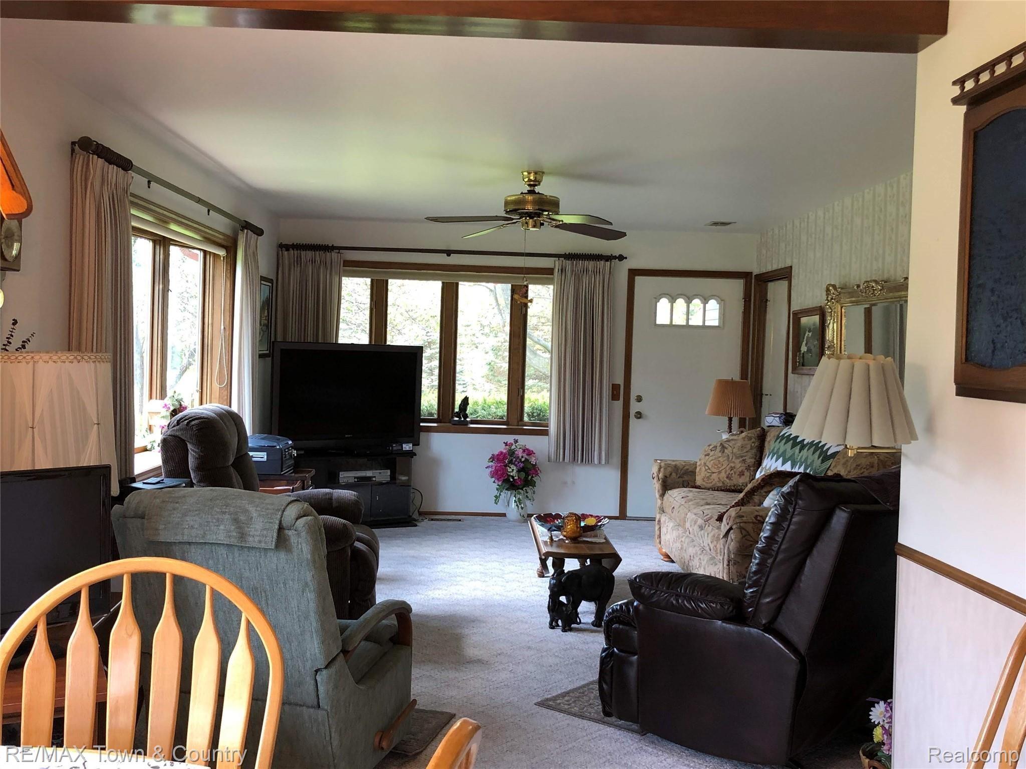 14456 Neff Road Clio, MI 48420 - Photo 3 of 36 IMG_2674.jpg