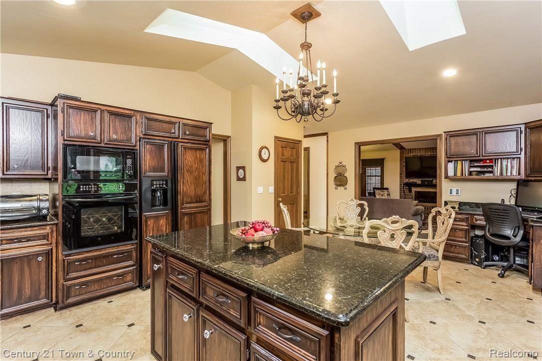545 Sunlight Drive Rochester, MI 48309 - Photo 20 of 68 020-Kitchen-4533662-large.jpg