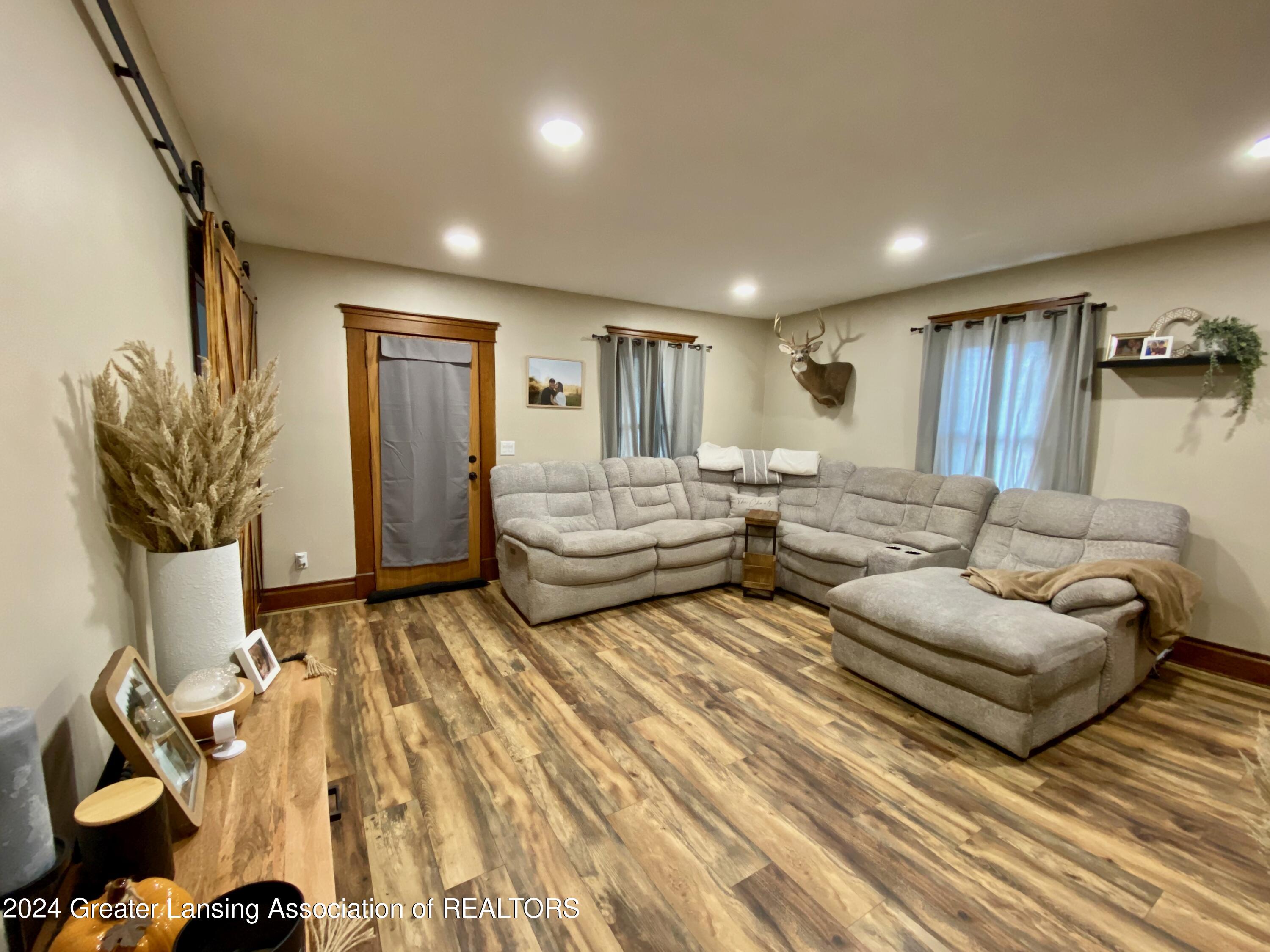 2820 Lehman Road Dewitt, MI 48820 - Photo 8 of 47 living room