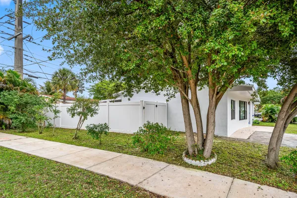 $3,200 | 1505 Northeast 30th Street, Pompano Beach, FL 33064