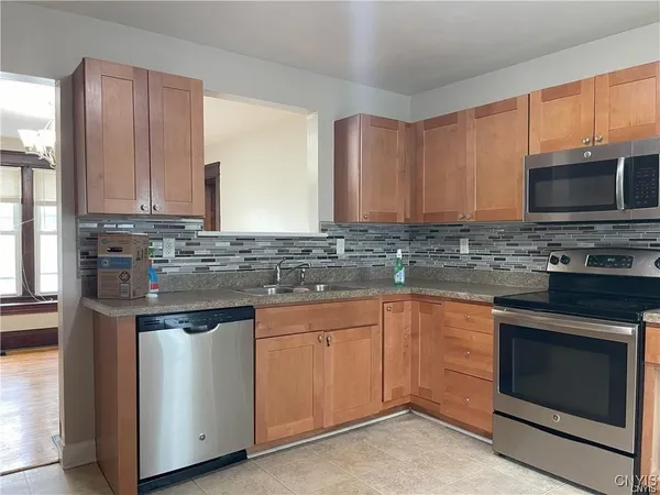 $2,100 | 307 Milton Avenue, Syracuse, NY 13204