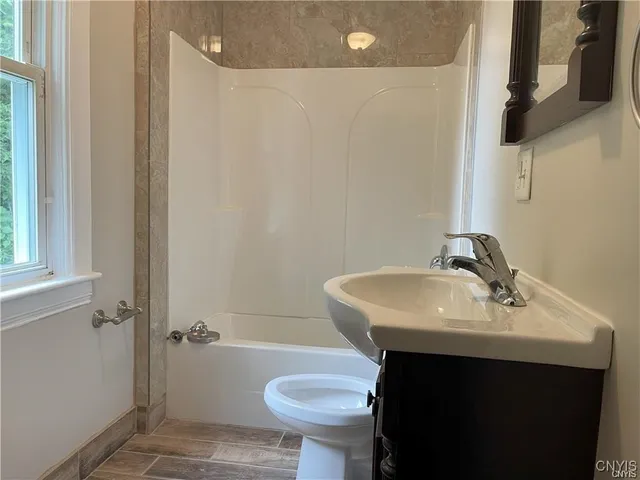 $2,100 | 307 Milton Avenue, Syracuse, NY 13204