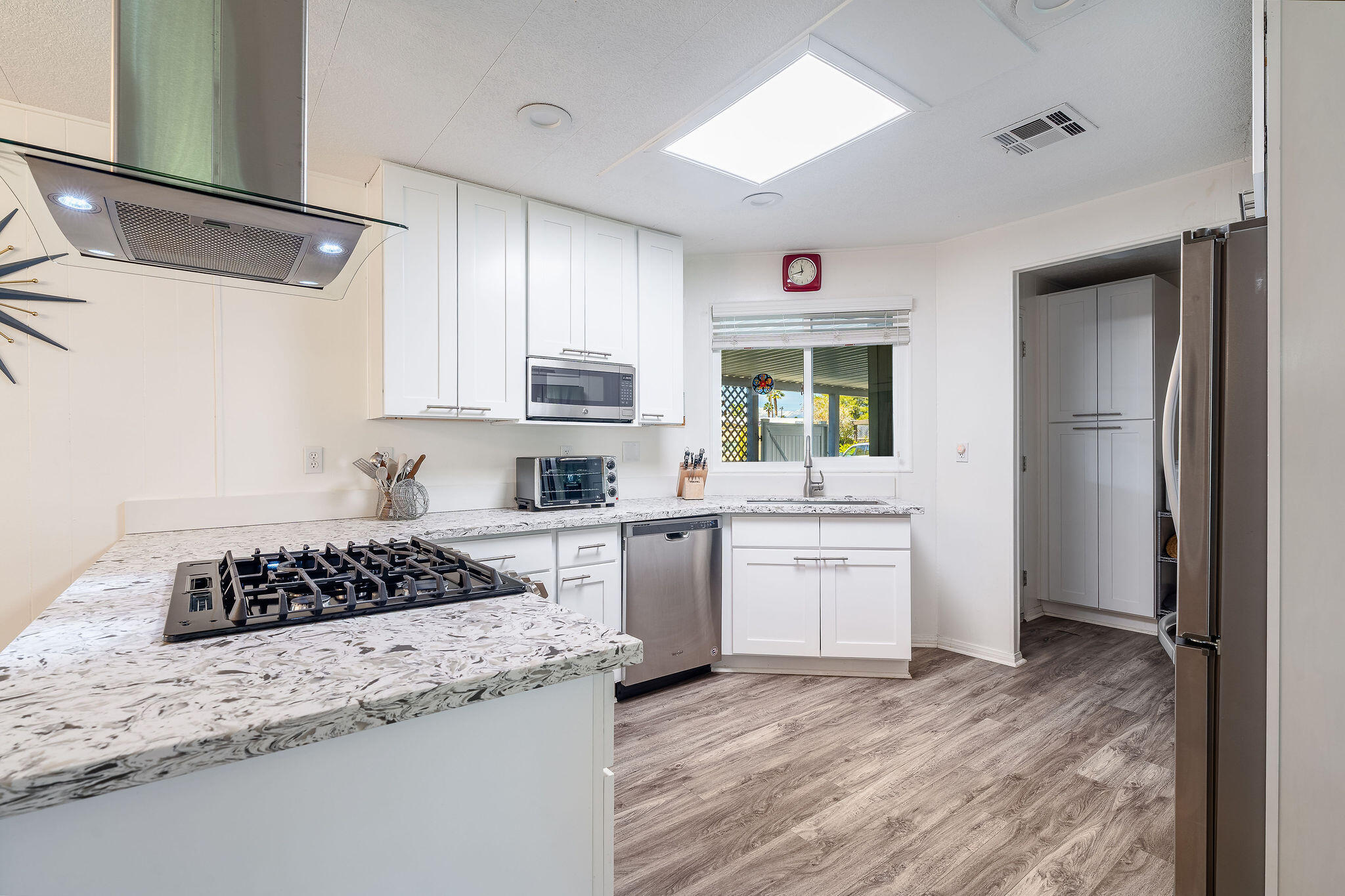 69 Rio Street Rancho Mirage, CA 92270 - Photo 18 of 72 Kitchen with granite counters