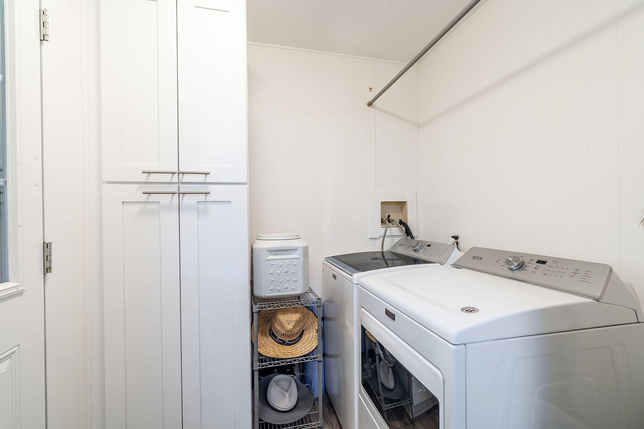 69 Rio Street Rancho Mirage, CA 92270 - Photo 20 of 72 Laundry room