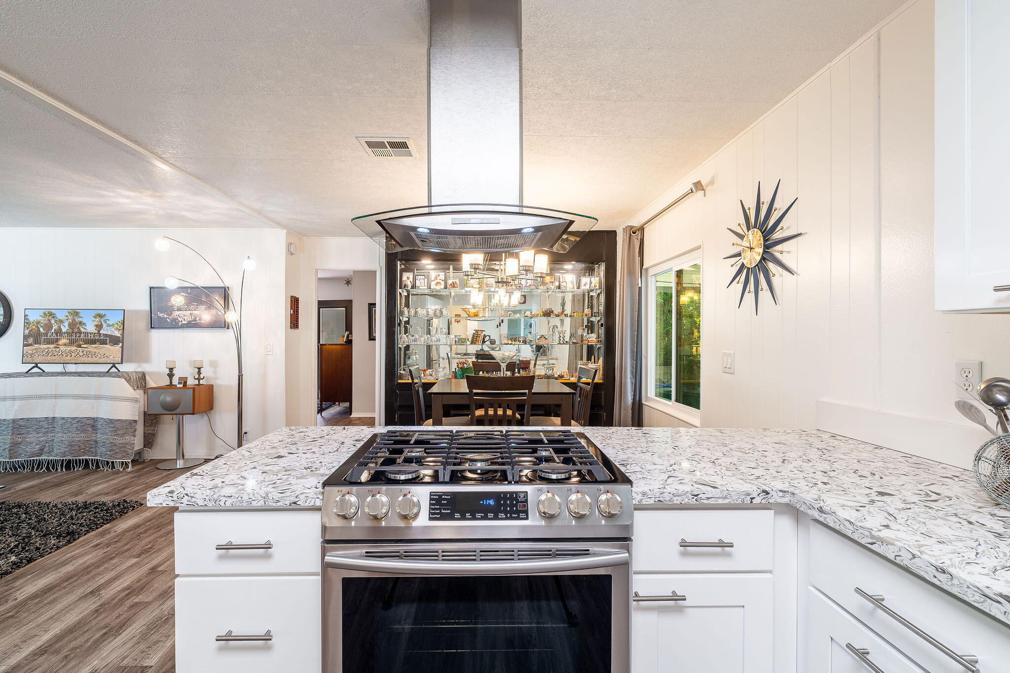 69 Rio Street Rancho Mirage, CA 92270 - Photo 21 of 72 Incredible gas stove and hood