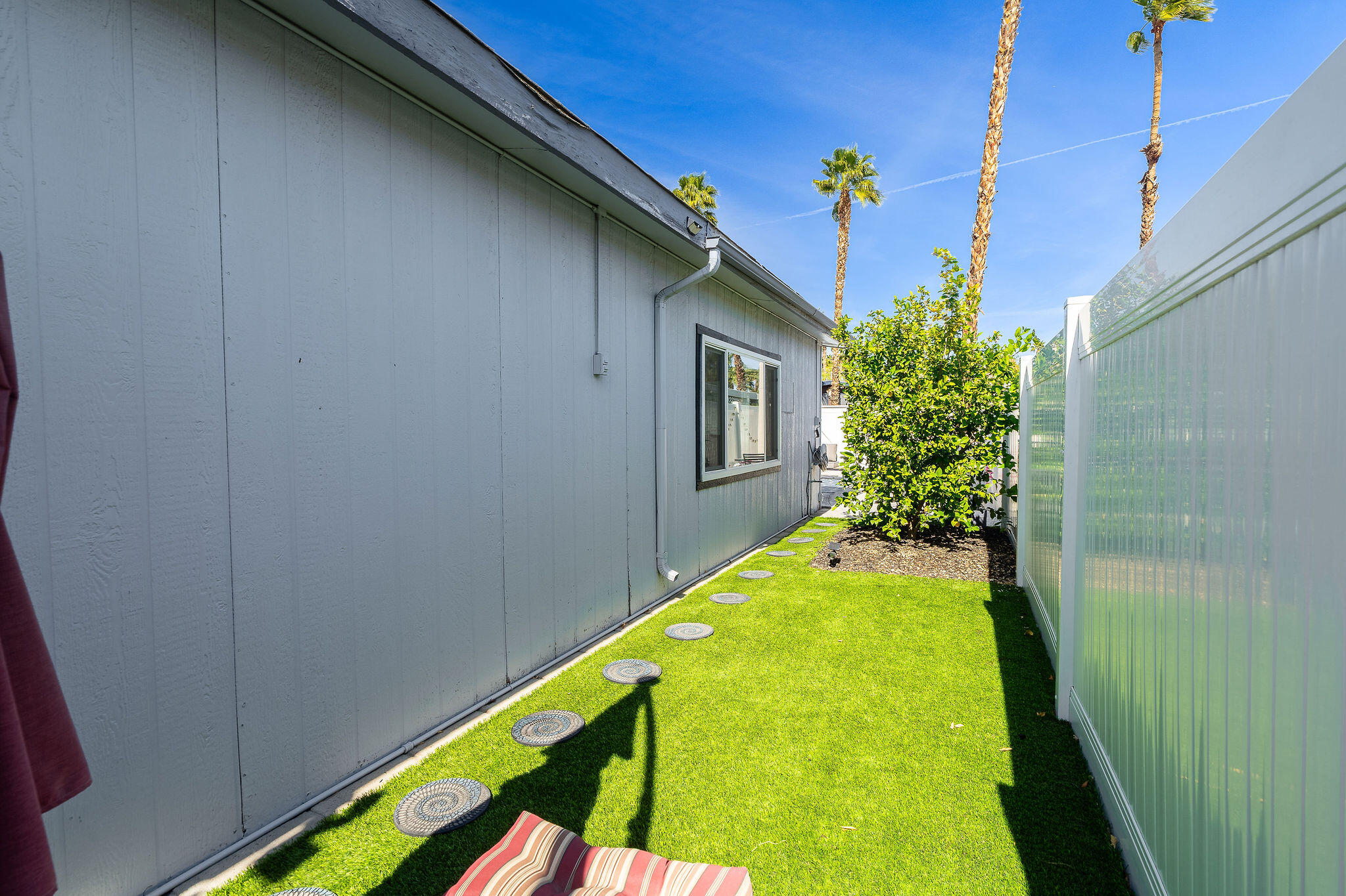 69 Rio Street Rancho Mirage, CA 92270 - Photo 9 of 72 side of the home