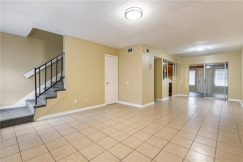 1052 Eli Court Gretna, LA 70056 - Photo 3 of 15