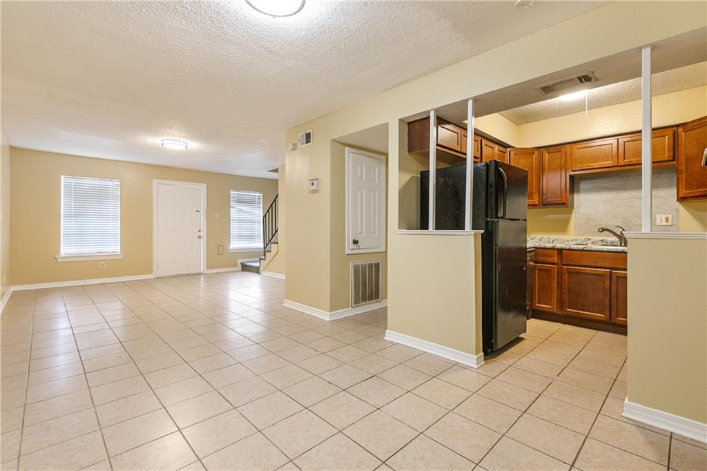 1052 Eli Court Gretna, LA 70056 - Photo 4 of 15