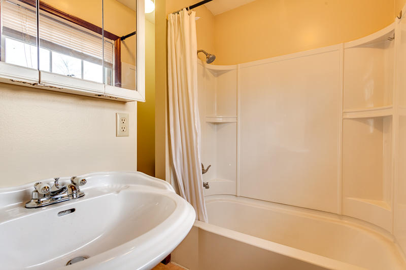 128 Highland Avenue Oak Ridge, TN 37830 - Photo 16 of 28 Highland Master Bath