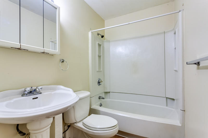 128 Highland Avenue Oak Ridge, TN 37830 - Photo 19 of 28 Highland Bath 2