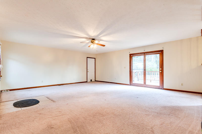 128 Highland Avenue Oak Ridge, TN 37830 - Photo 5 of 28 128 Highland Living 2