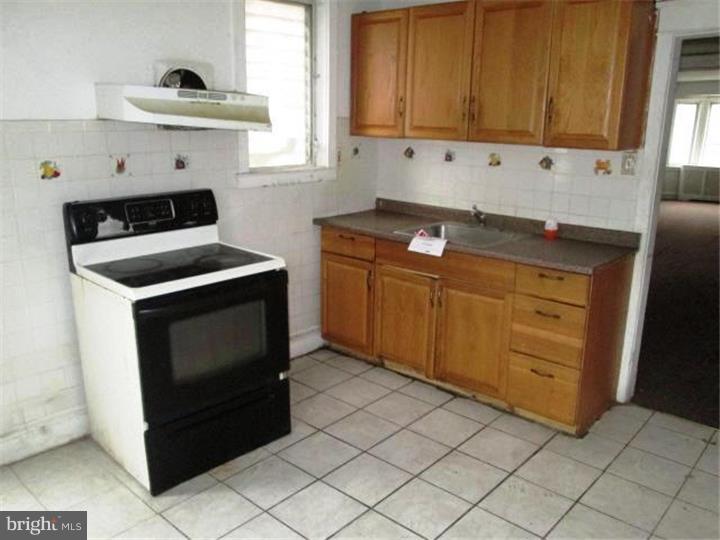242 Wiltshire Road Upper Darby, PA 19082 - Photo 5 of 7