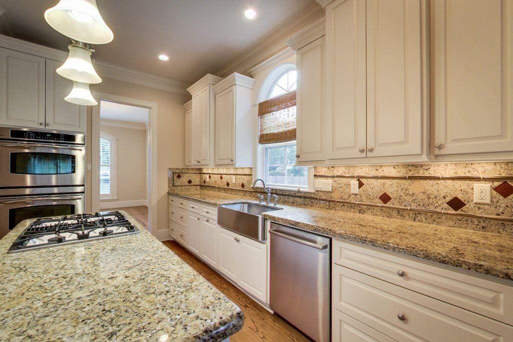 4324 Ione Street Bellaire, TX 77401 - Photo 14 of 32