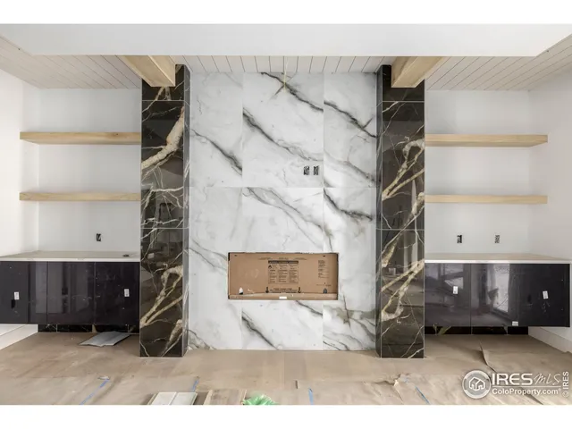 a view of a car in front of a house