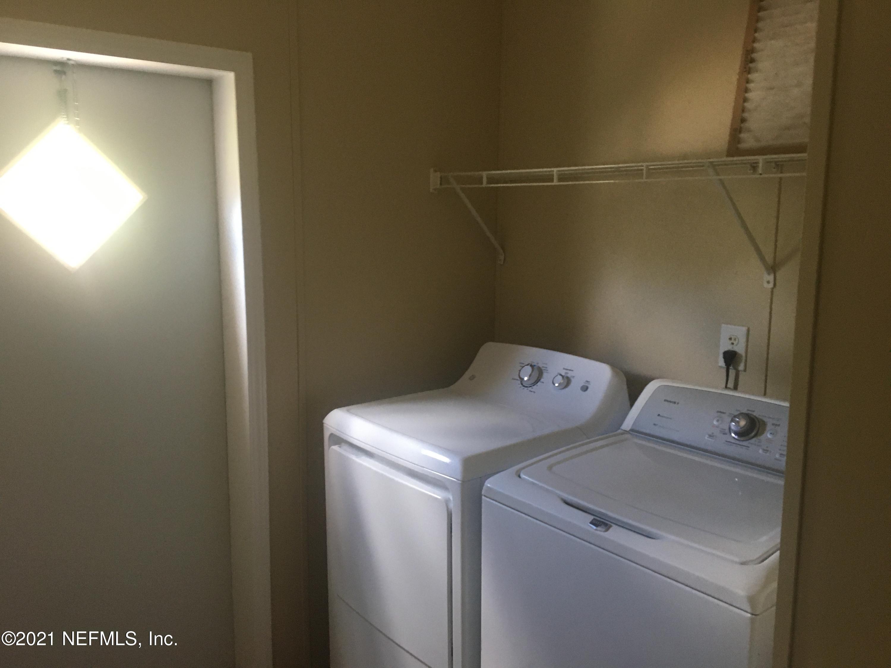 2097 Cortez Road Jacksonville, FL 32246 - Photo 4 of 8 a utility room with dryer and washer