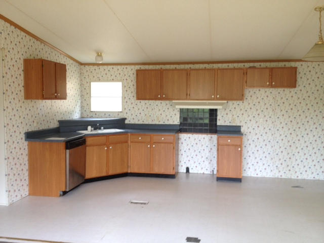 1231 Dutch Valley Road Clinton, TN 37716 - Photo 3 of 10 Kitchen