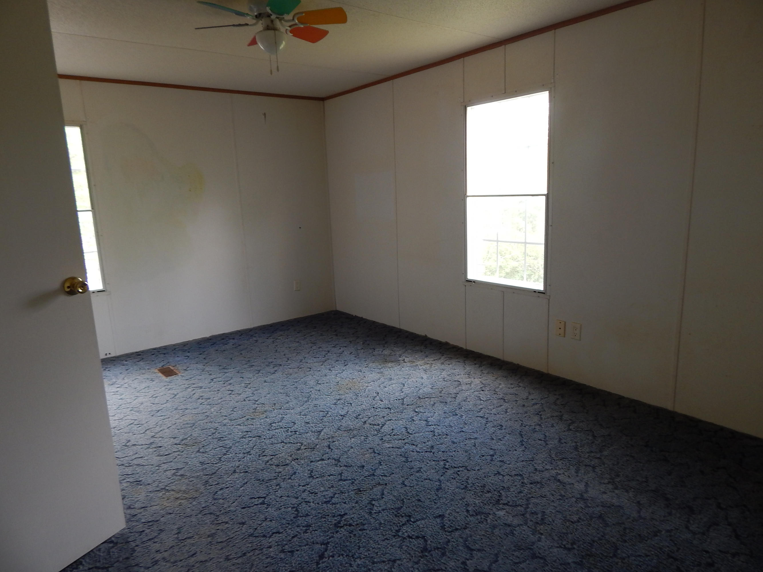 1231 Dutch Valley Road Clinton, TN 37716 - Photo 6 of 10 018