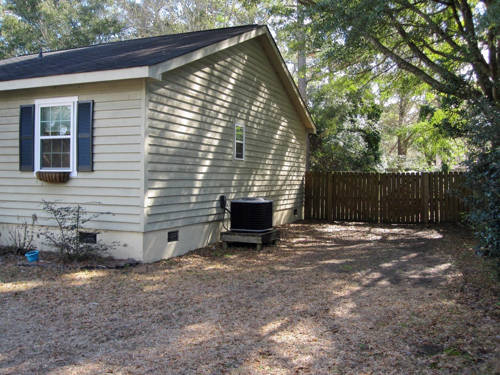 1161 Rifle Range Road Mount Pleasant, SC 29464 - Photo 32 of 32 Side Yard