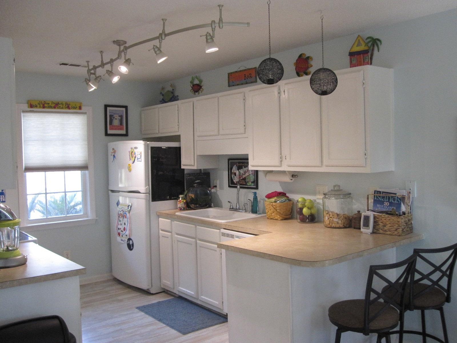 1161 Rifle Range Road Mount Pleasant, SC 29464 - Photo 5 of 32 Kitchen