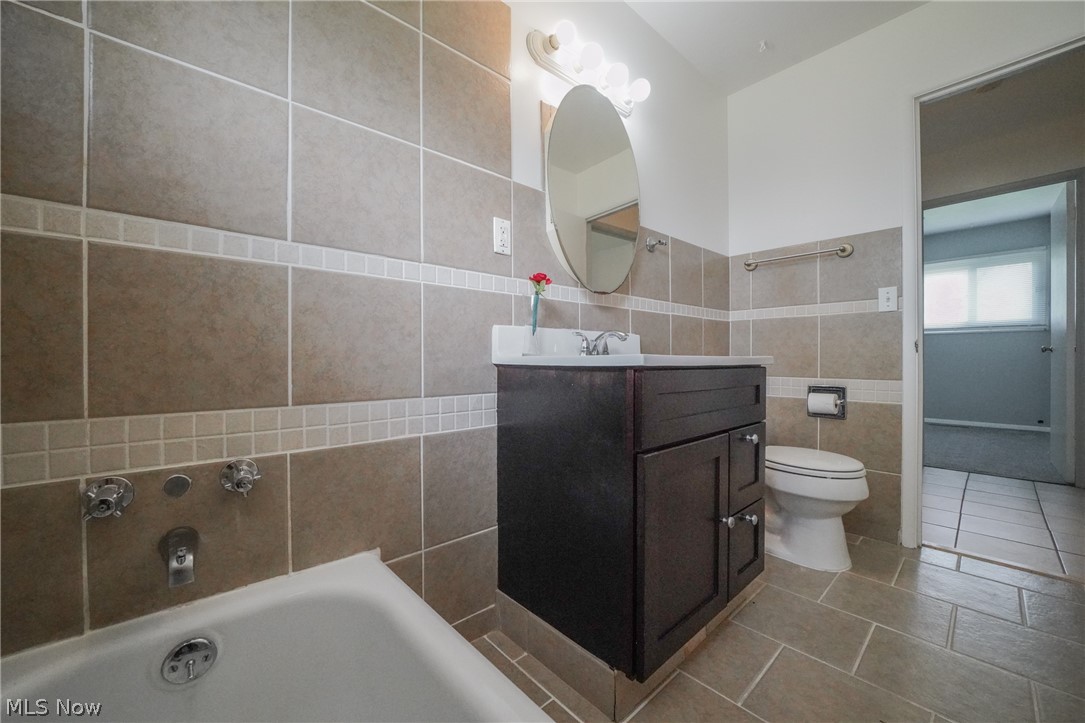 25120 Sandhurst Road Bedford Heights, OH 44146 - Photo 15 of 25 full bath