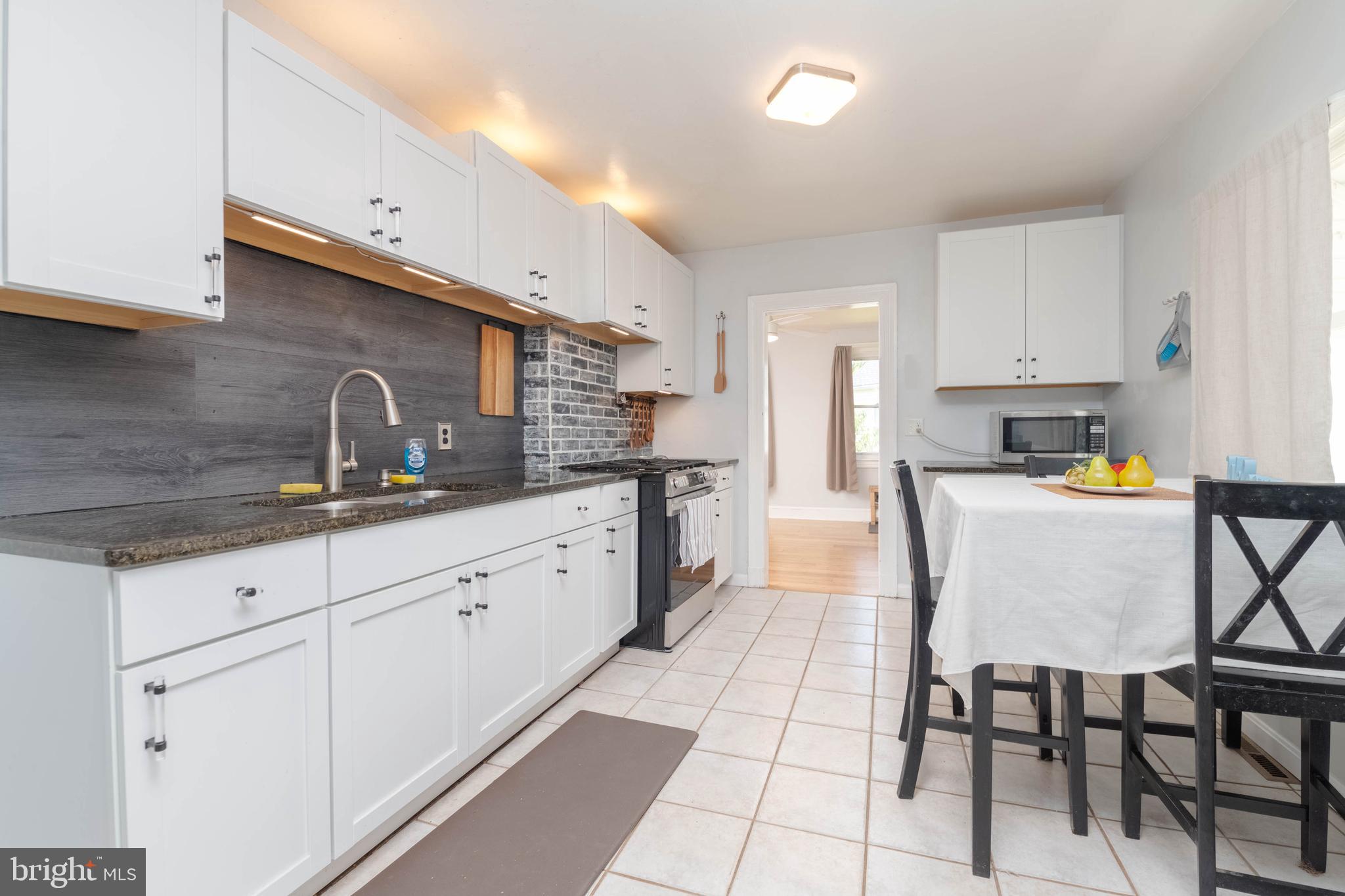 39 Terrace Road Essex, MD 21221 - Photo 4 of 46 KITCHEN