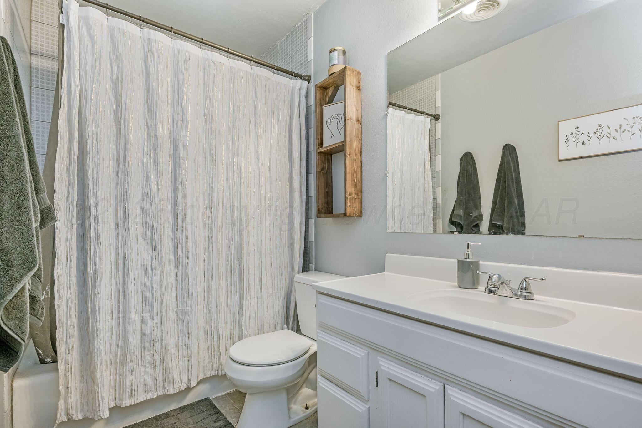 2908 South Monroe Street Amarillo, TX 79109 - Photo 13 of 19 Primary Bathroom, Tub and Shower Combo
