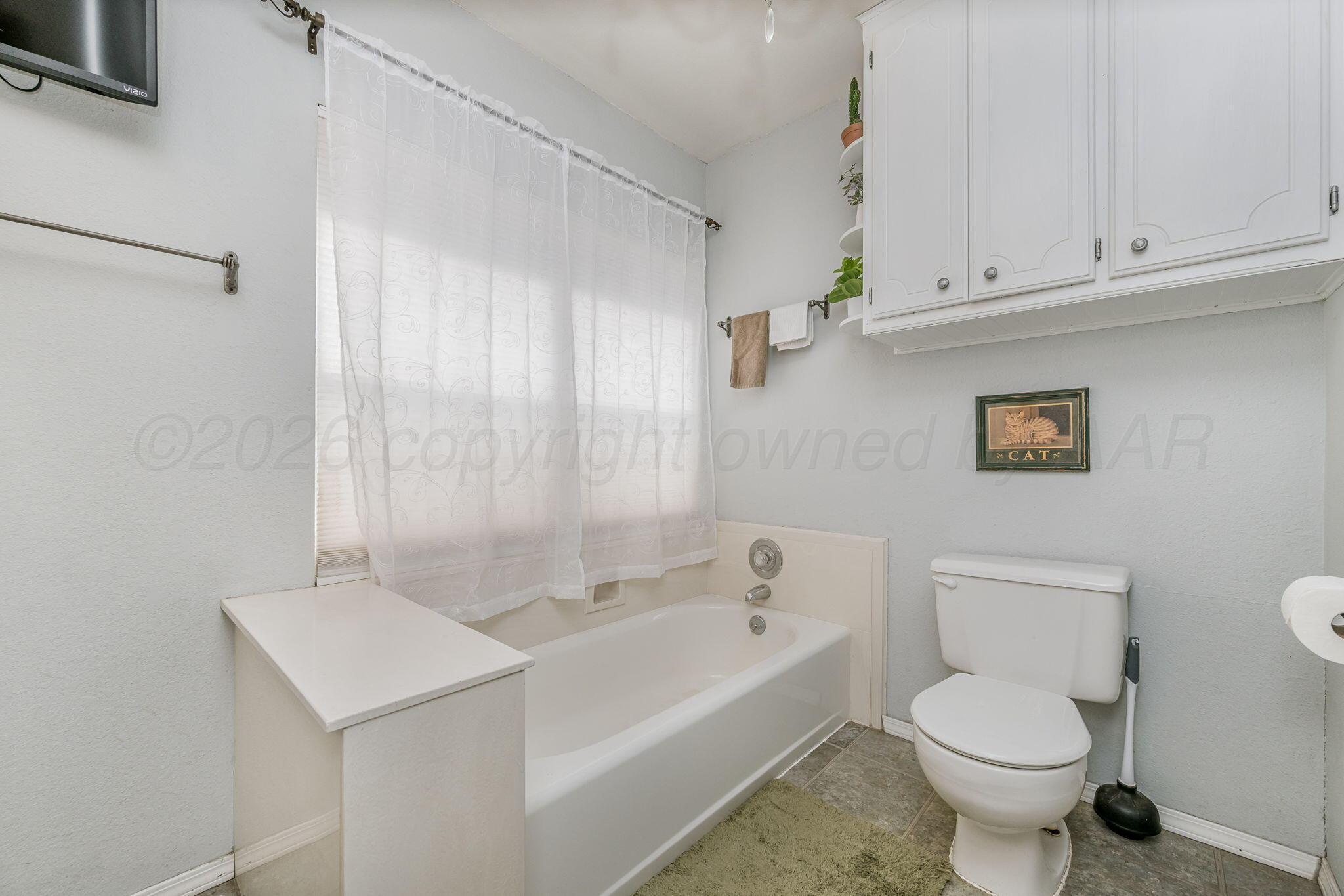 2908 South Monroe Street Amarillo, TX 79109 - Photo 17 of 19 Bathroom 2