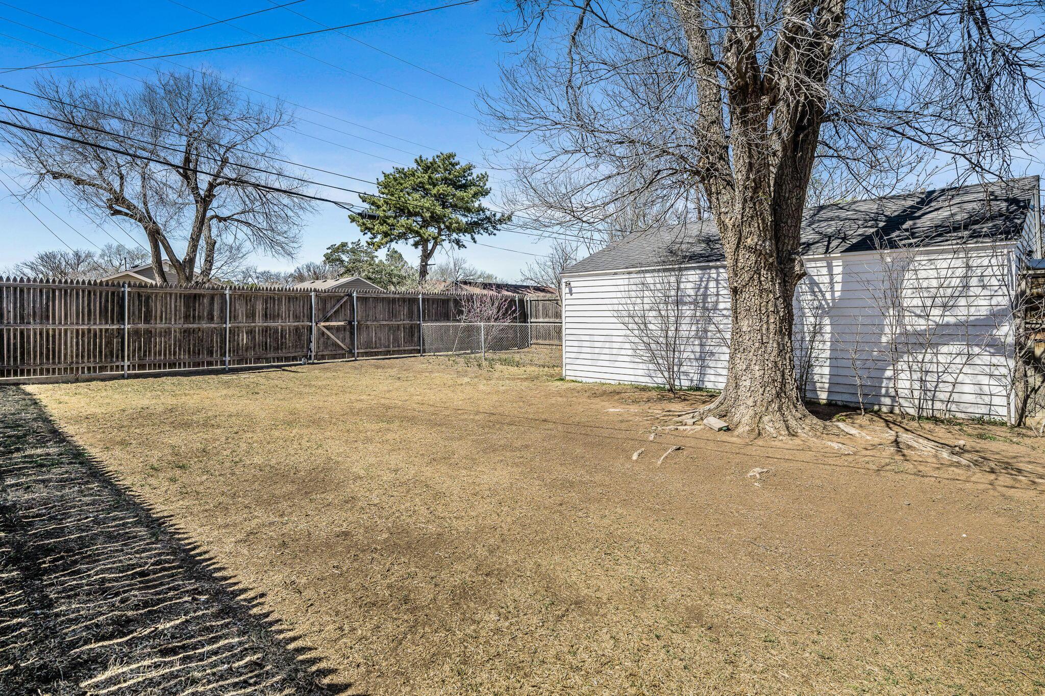 2908 South Monroe Street Amarillo, TX 79109 - Photo 18 of 19 Backyard