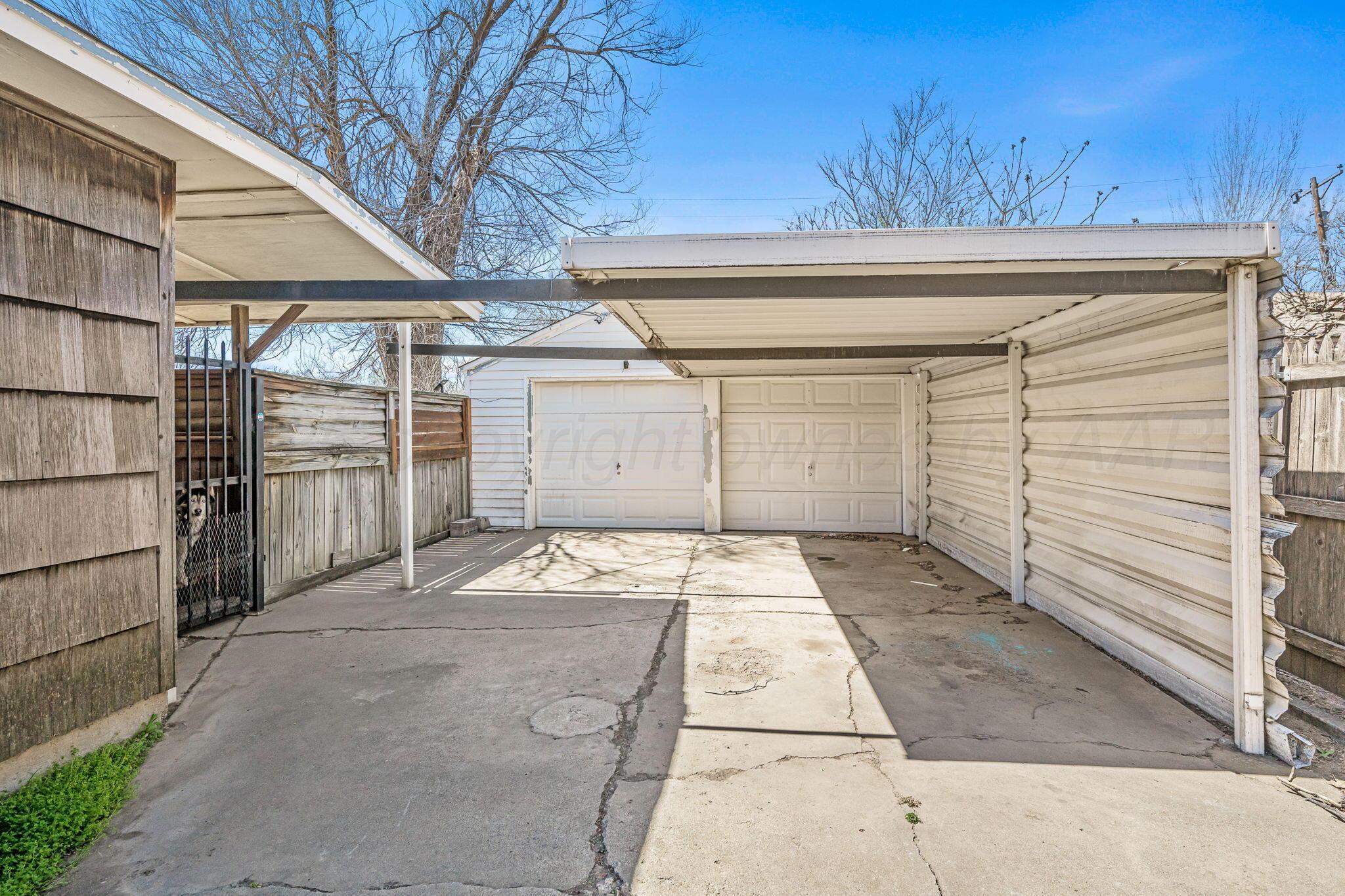 2908 South Monroe Street Amarillo, TX 79109 - Photo 3 of 19 2 Car Garage