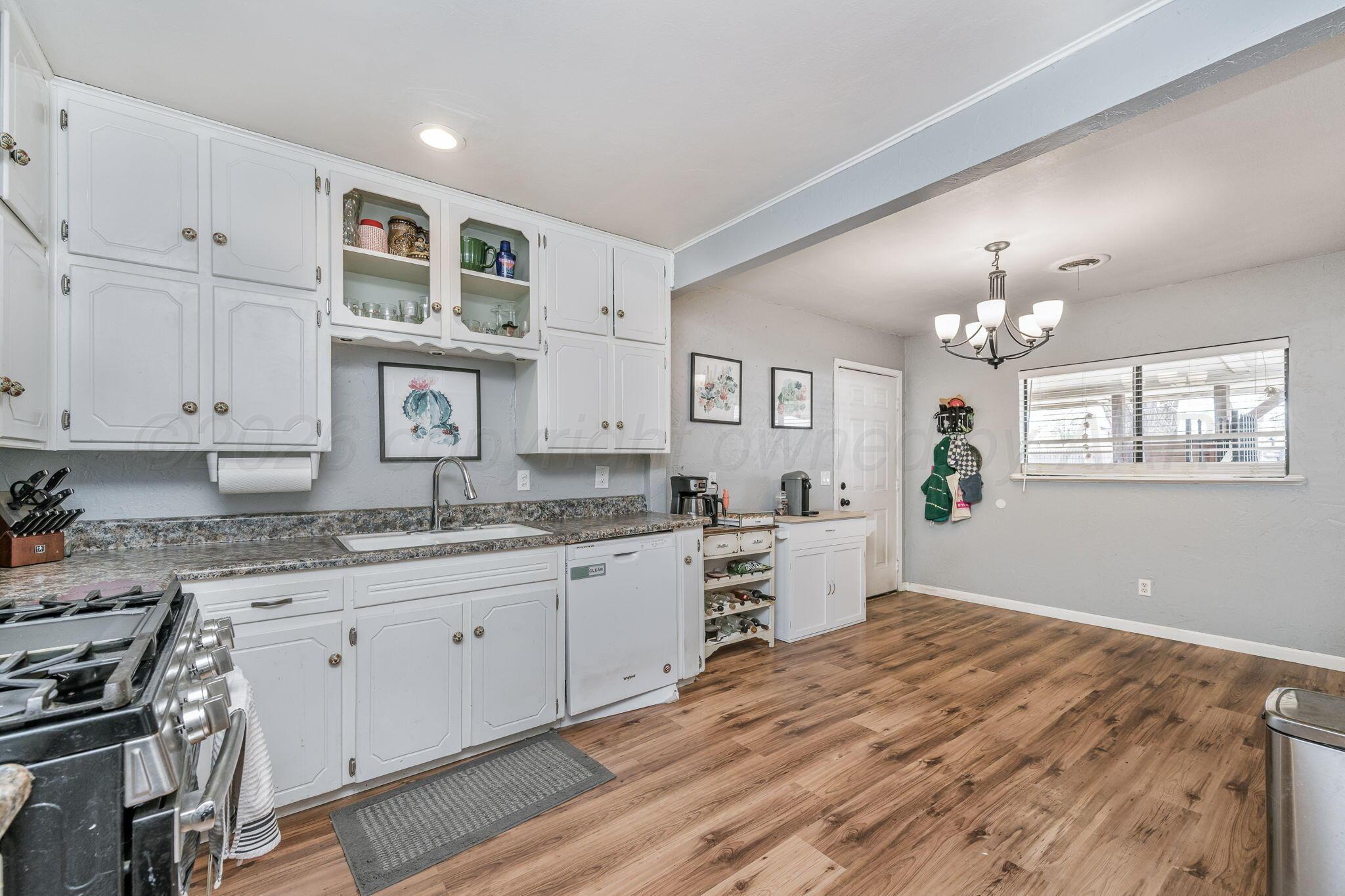 2908 South Monroe Street Amarillo, TX 79109 - Photo 9 of 19 Kitchen and Dining Room View